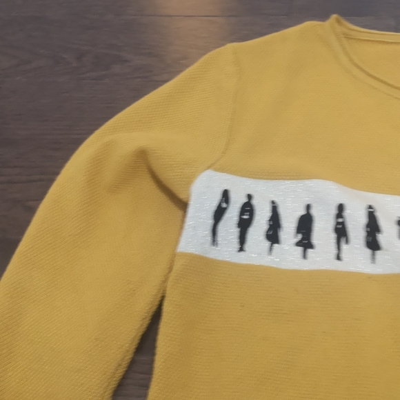 90s Vintage Yellow Crew Neck - Picture 2 of 4